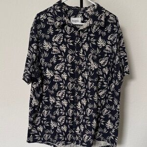 Goodfellow & Co Men's Navy and Cream Leaf Print Shirt